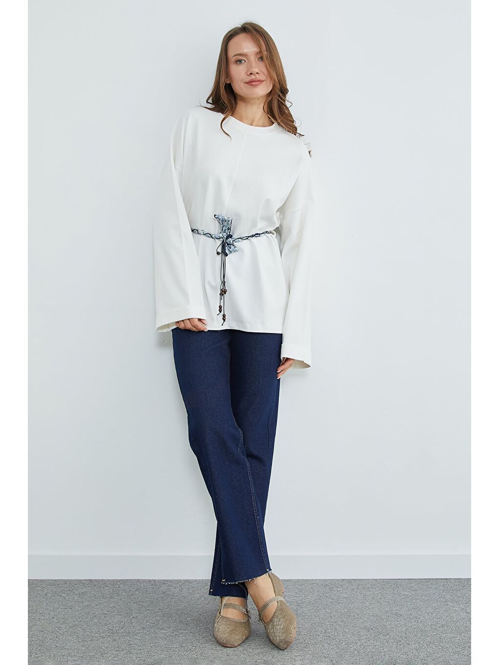 Beyaz Kemerli Yırtmaçlı Geniş Kol Tunik-3