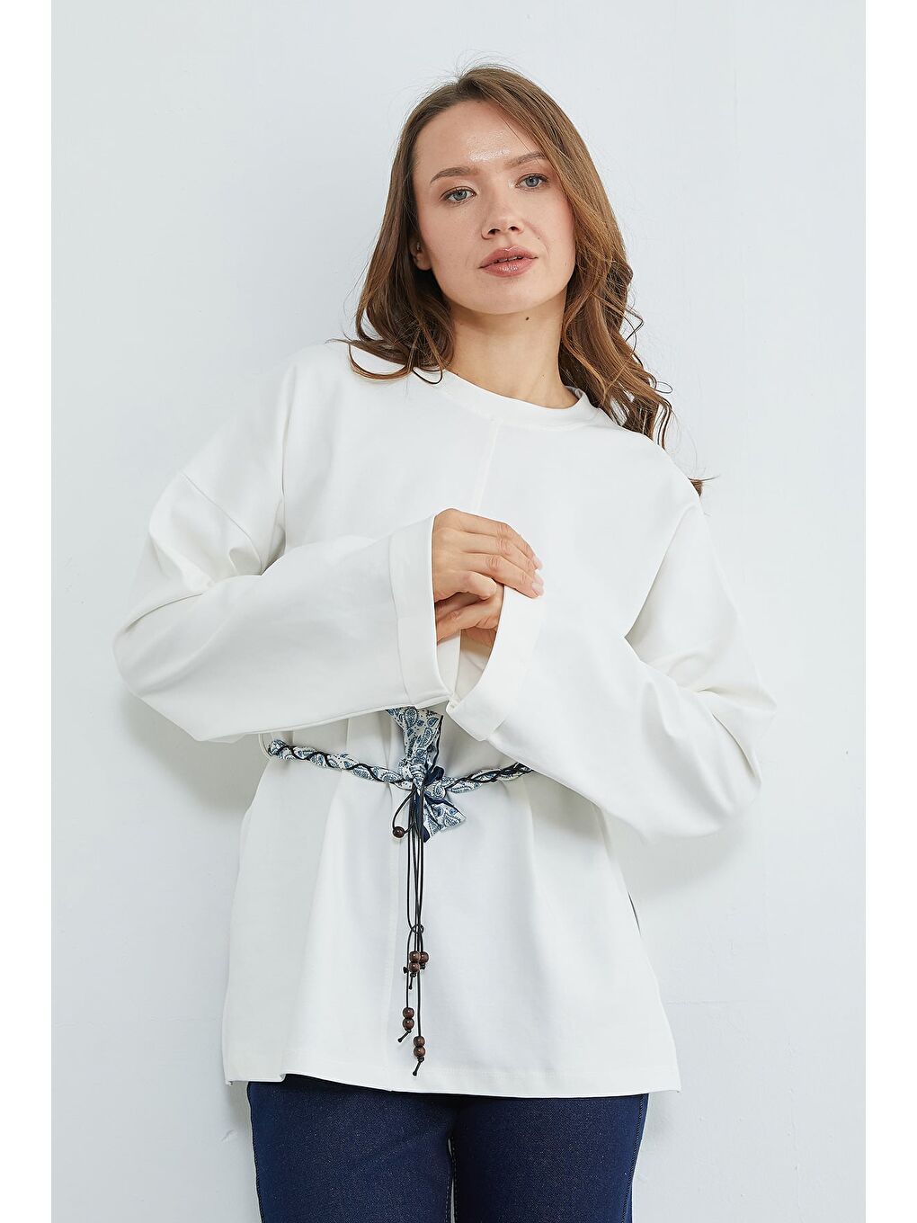 Beyaz Kemerli Yırtmaçlı Geniş Kol Tunik-4