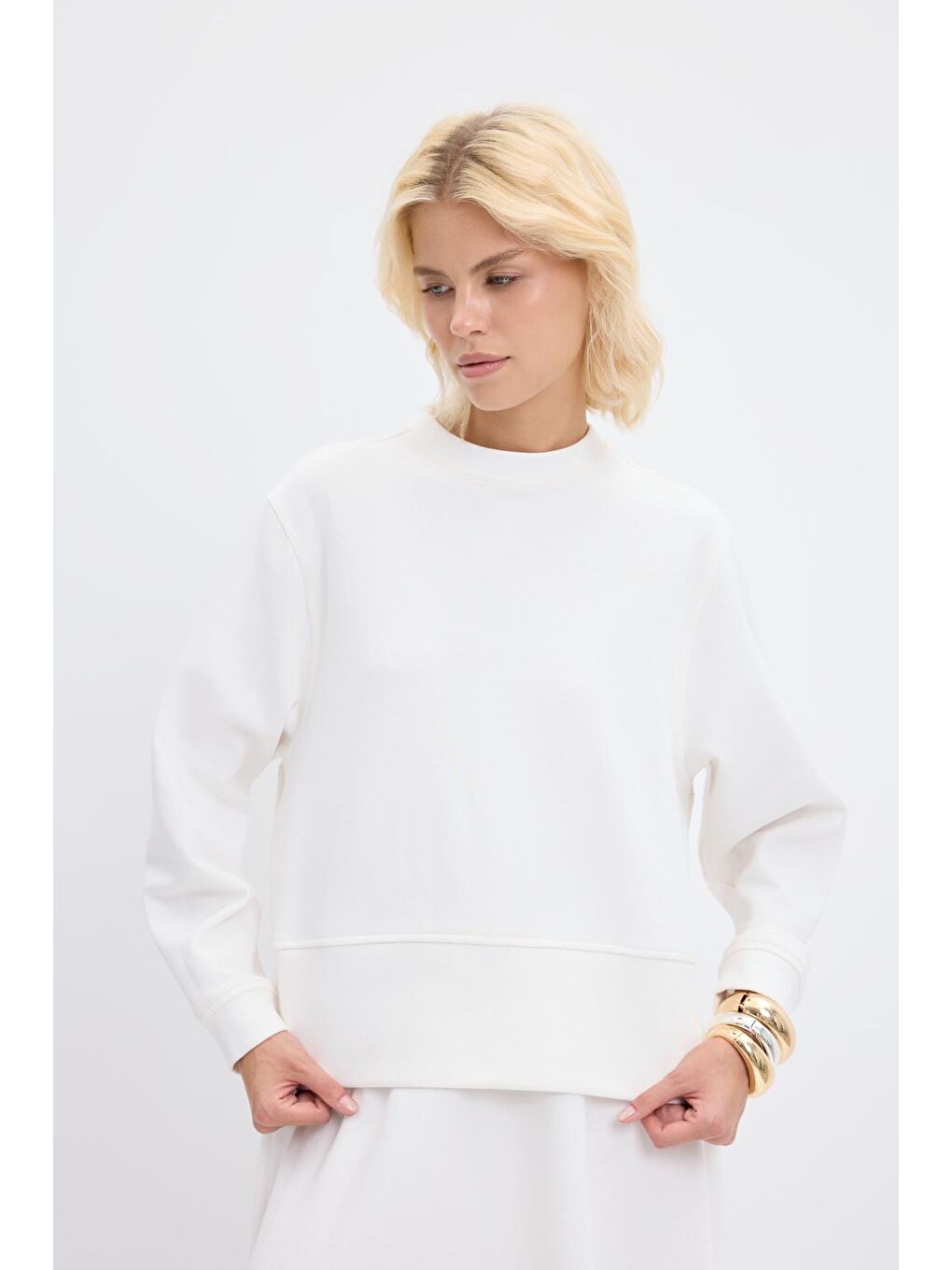 Oversize Yandan Yırtmaçlı Kısa Sweatshirt Ekru-2