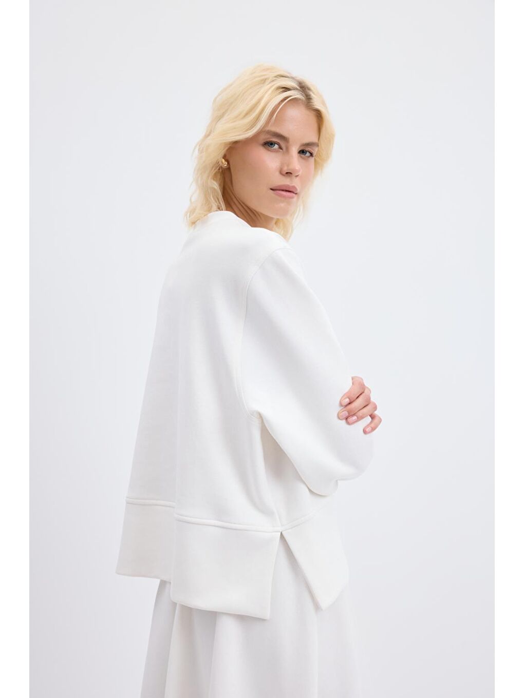 Oversize Yandan Yırtmaçlı Kısa Sweatshirt Ekru-3