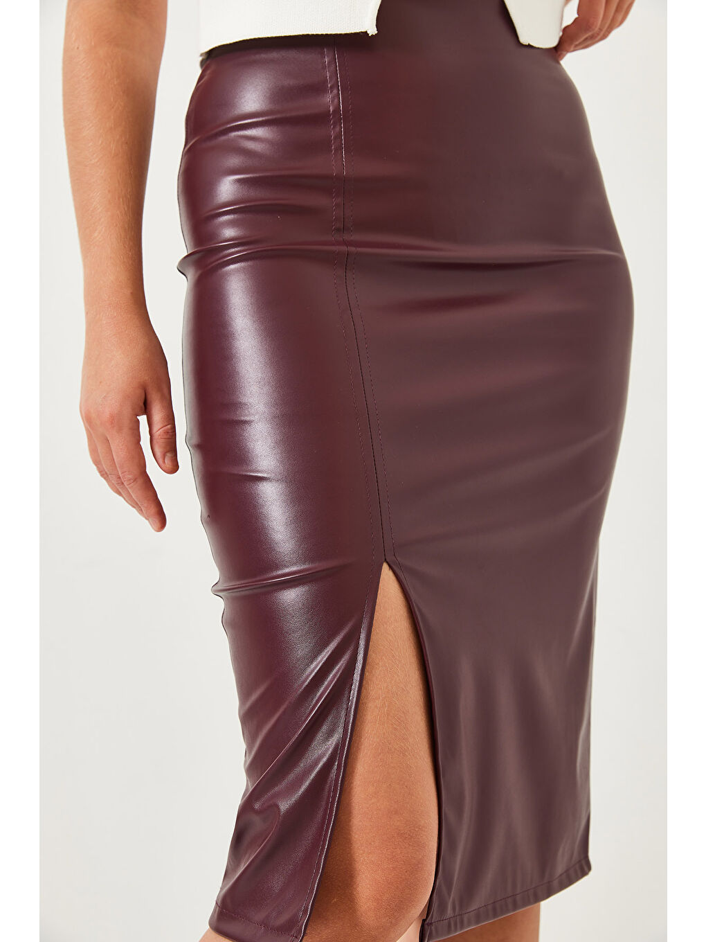 Bordo Kadın Yırtmaçlı Deri Kalem Etek-4