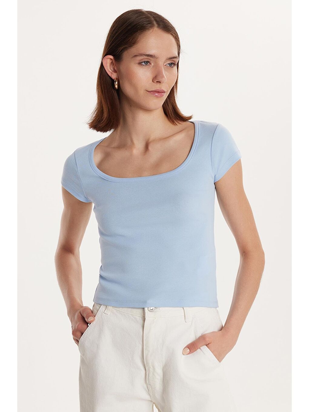 Kadın Slim Fit Dar Kesim Pamuklu Kısa Kollu U Yaka Açık Mavi Bluz