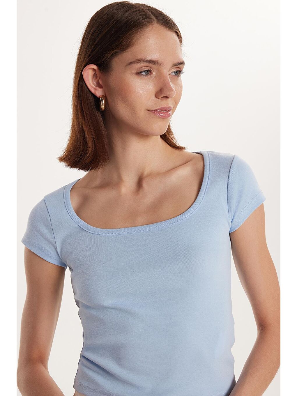 Kadın Slim Fit Dar Kesim Pamuklu Kısa Kollu U Yaka Açık Mavi Bluz-1