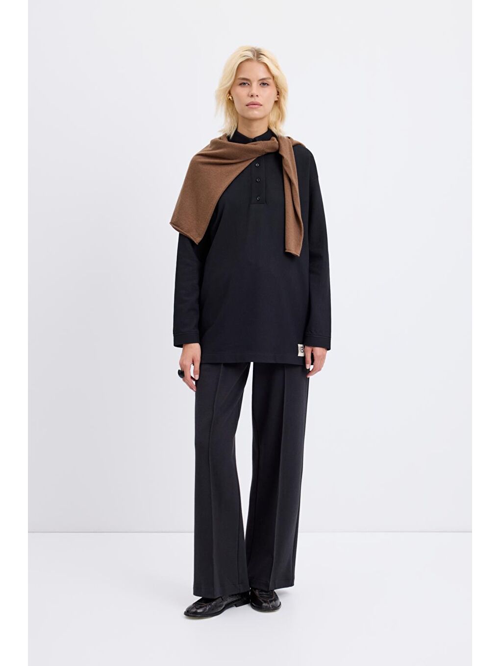 Polo Yaka Yandan Yırtmaçlı Sweatshirt Siyah-1