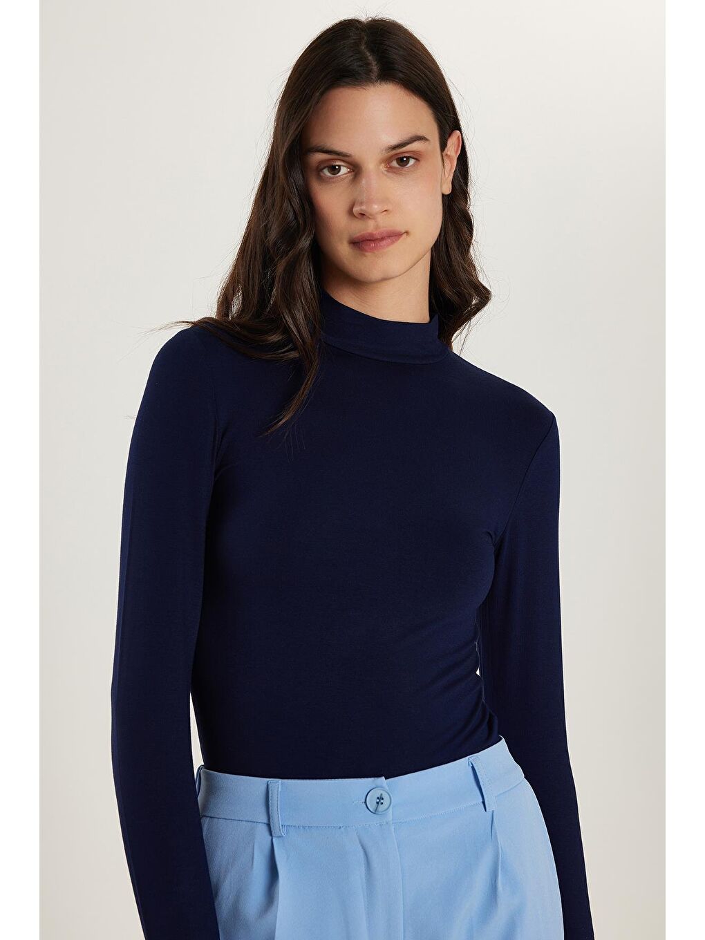 Kadın Regular Fit Klasik Kesim Viskon Kumaş Balıkçı Yaka Lacivert Bluz