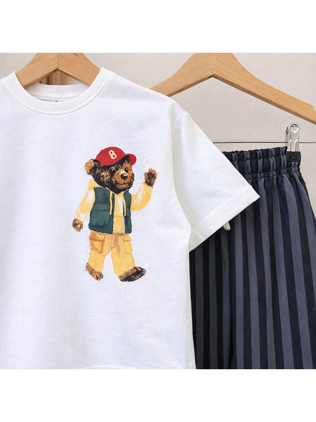 Karışık Erkek Çocuk Pamuklu Beyaz Baskılı T-Shirt Ve Çizgili Pantolon Takım-9