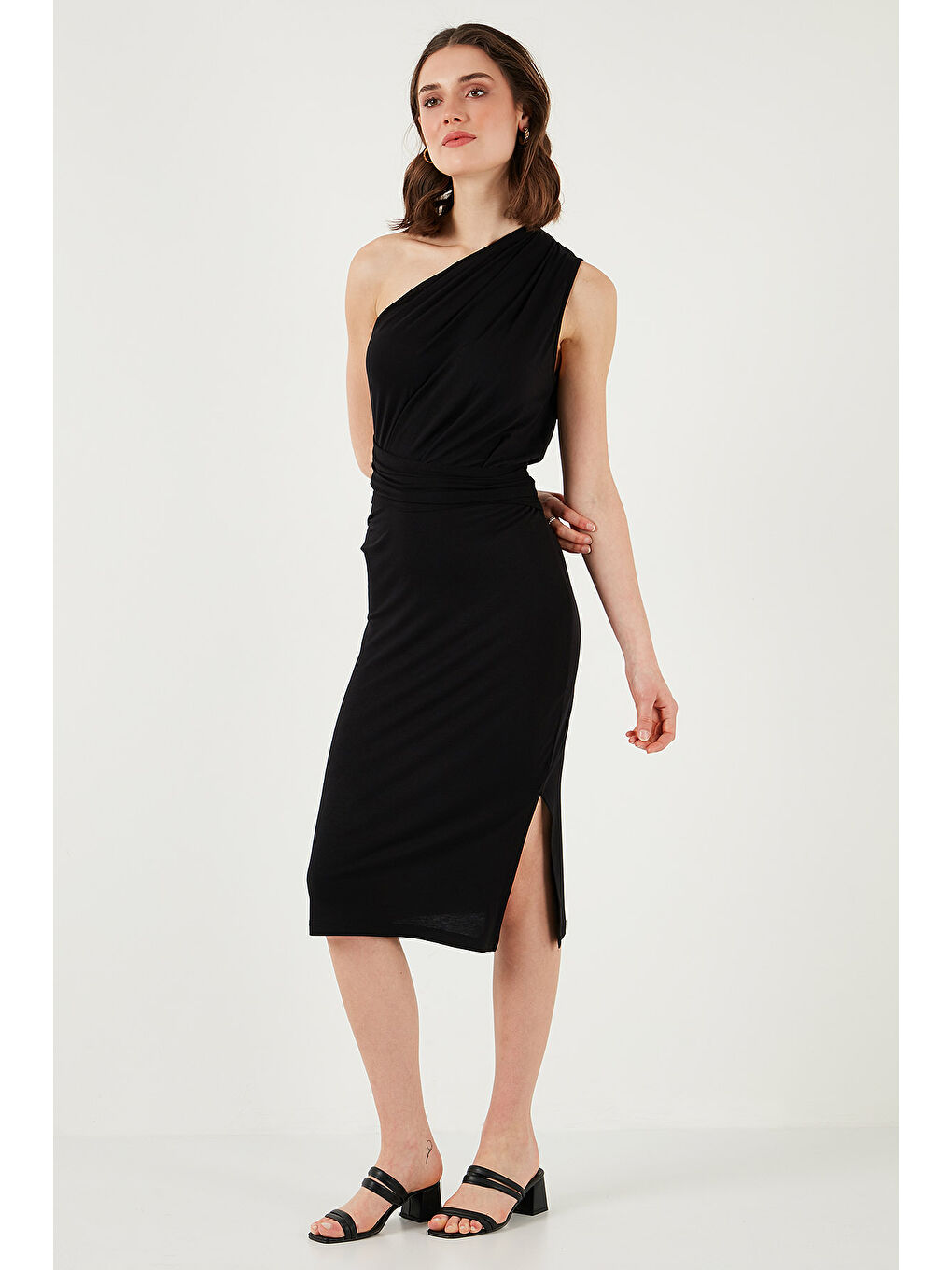 Siyah Slim Fit Tek Omuzlu Yırtmaçlı Bağlama Detaylı Midi Kadın Elbise 5866272-5