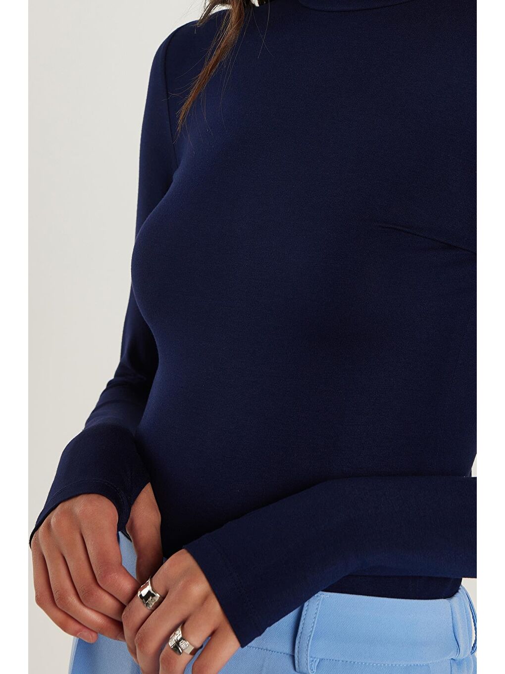 Kadın Regular Fit Klasik Kesim Viskon Kumaş Balıkçı Yaka Lacivert Bluz-2