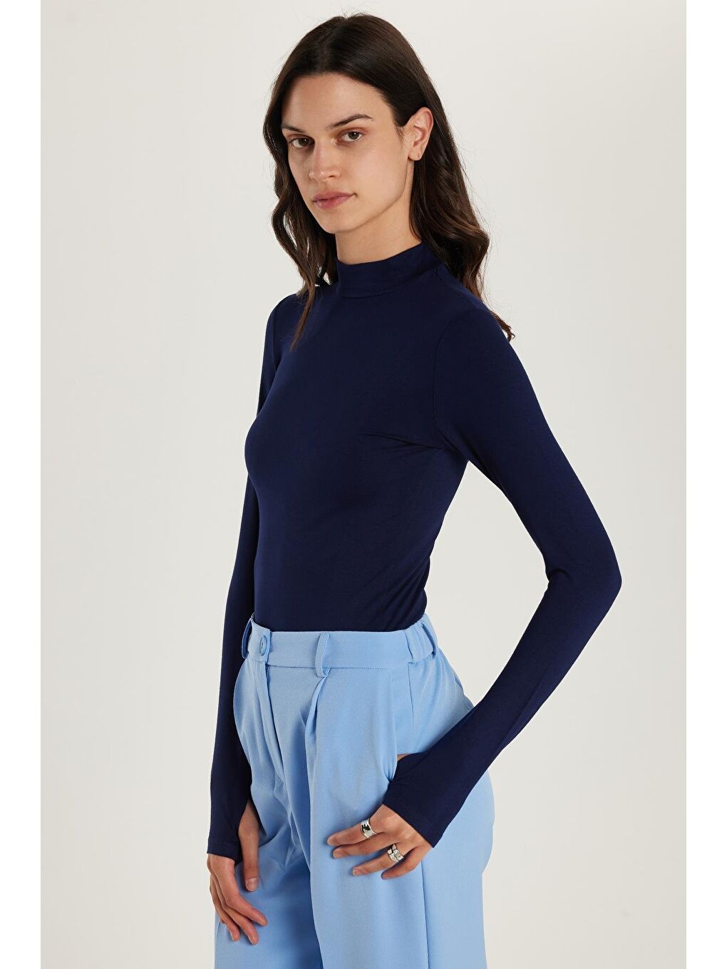 Kadın Regular Fit Klasik Kesim Viskon Kumaş Balıkçı Yaka Lacivert Bluz-3