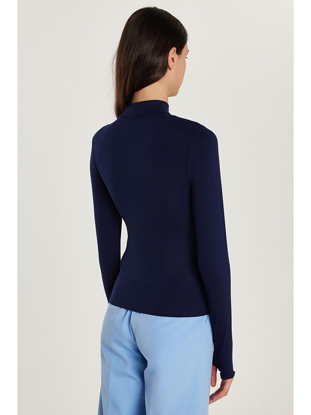 Kadın Regular Fit Klasik Kesim Viskon Kumaş Balıkçı Yaka Lacivert Bluz-4