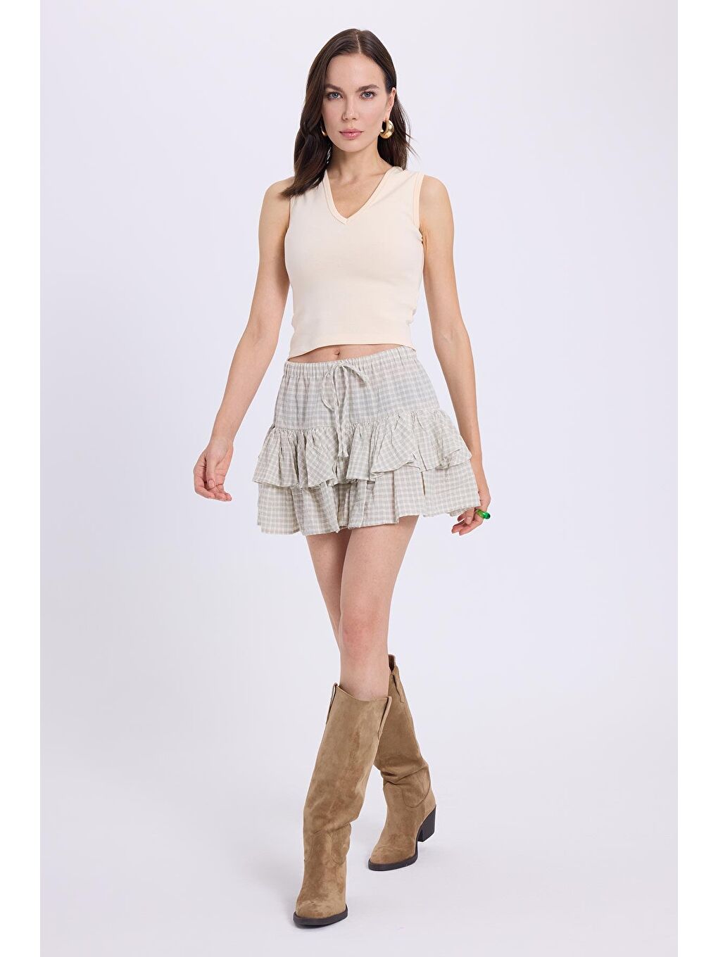 Kadın Slim Fit Dar Kesim V Yaka Sıfır Kol Pamuklu Ribanalı Bej Bluz-1