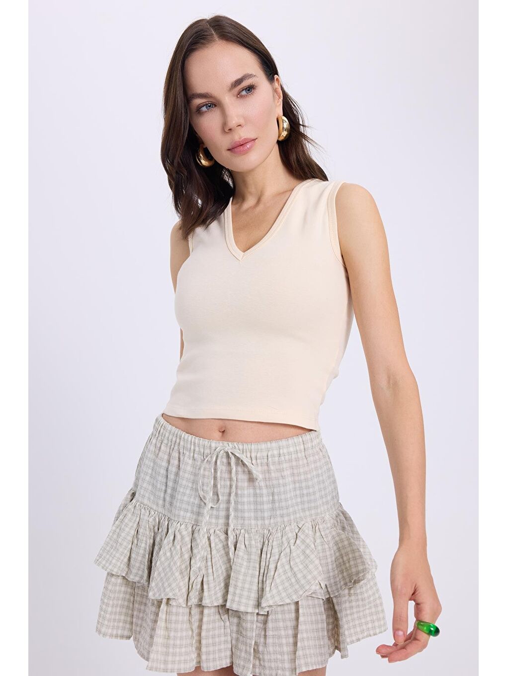 Kadın Slim Fit Dar Kesim V Yaka Sıfır Kol Pamuklu Ribanalı Bej Bluz-4