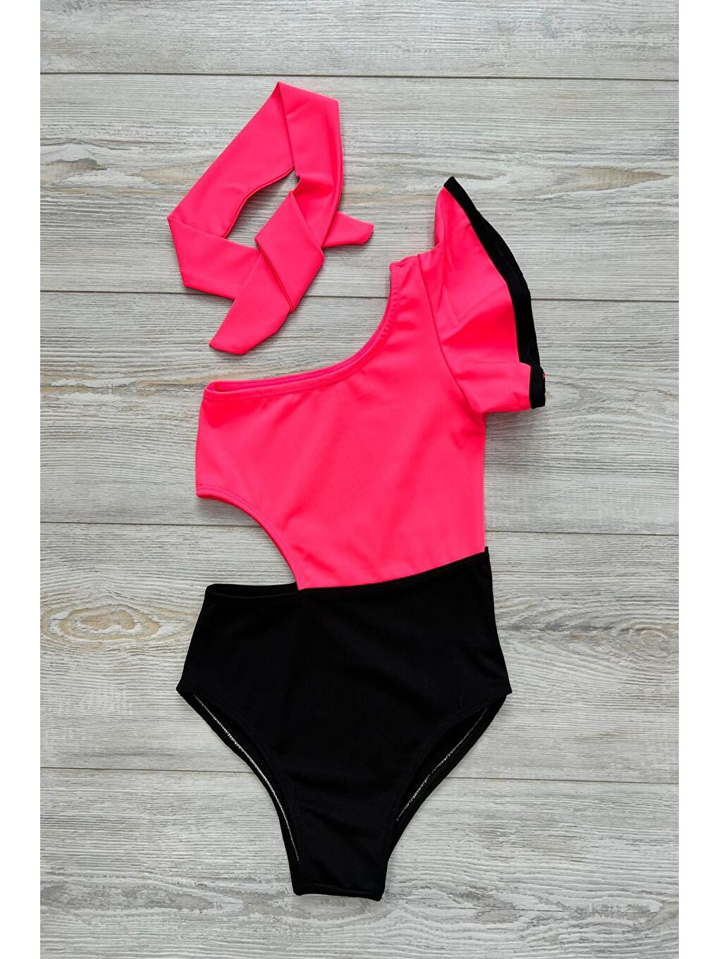 Pembe Dekolite Modelli Kız Çocuk Mayosu