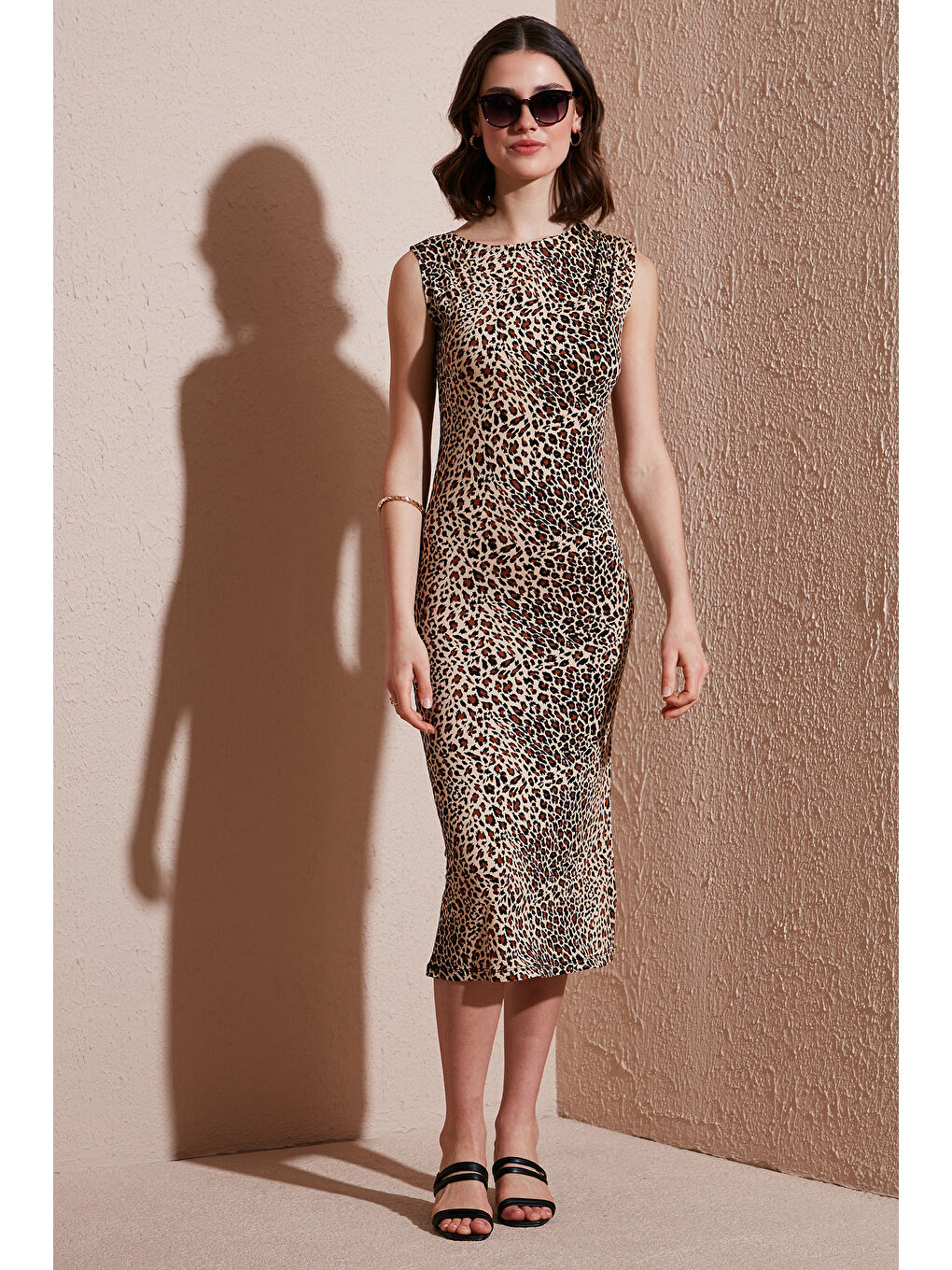 Kahverengi Slim Fit Bisiklet Yaka Kolsuz Midi Boy Kadın Elbise 5866251-1