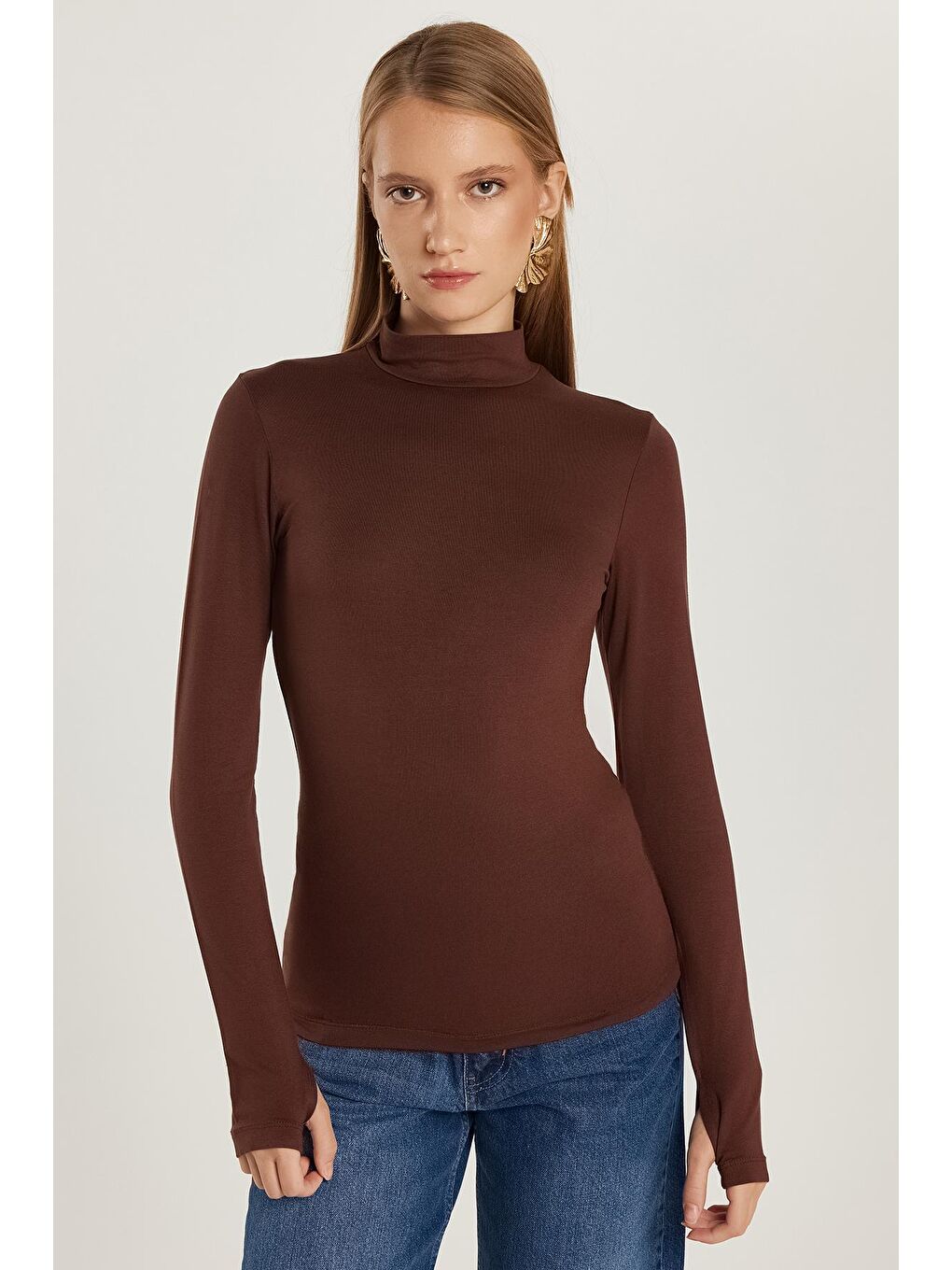 Kadın Regular Fit Klasik Kesim Viskon Kumaş Balıkçı Yaka Kahverengi Bluz-3