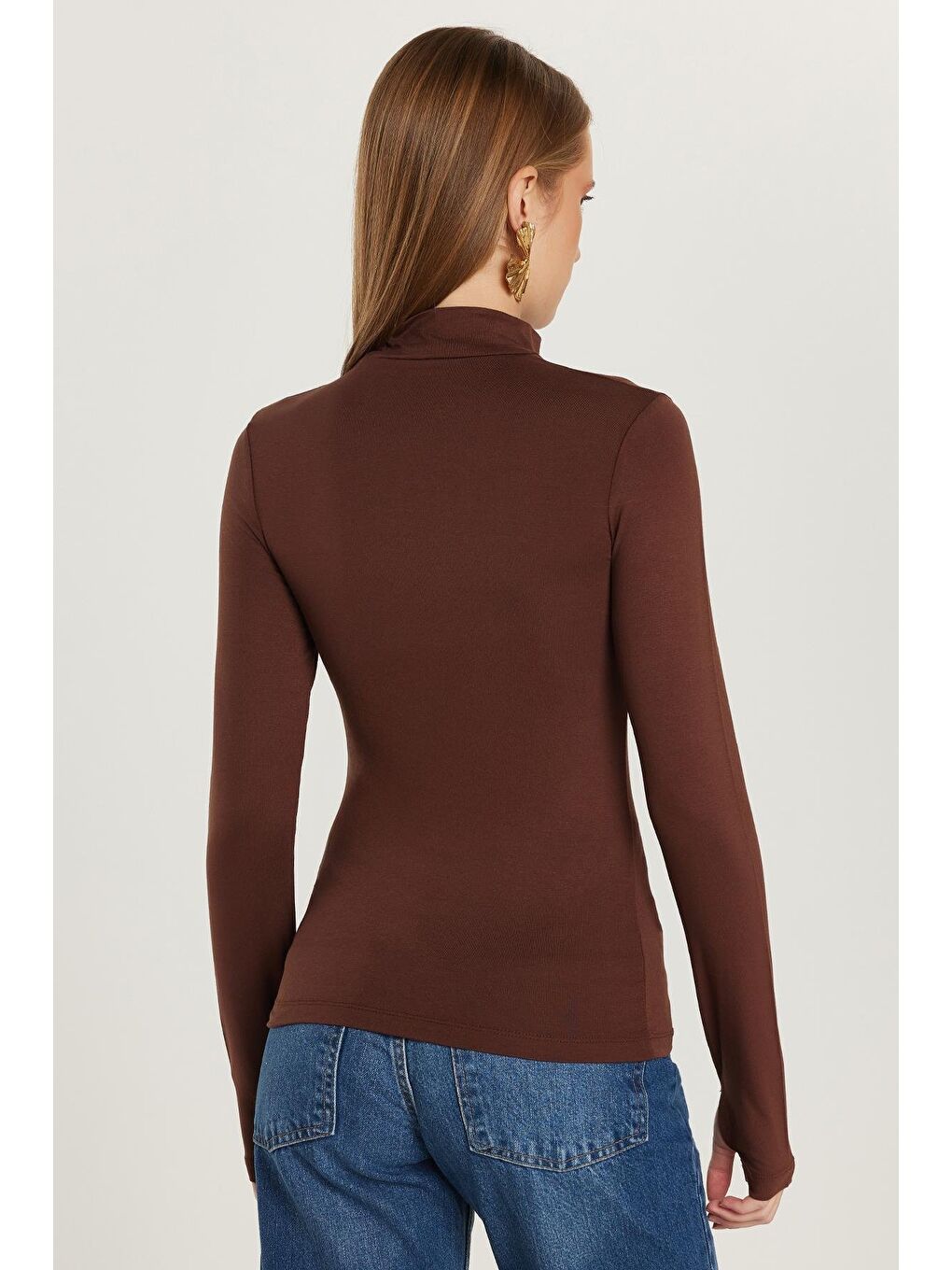 Kadın Regular Fit Klasik Kesim Viskon Kumaş Balıkçı Yaka Kahverengi Bluz-4