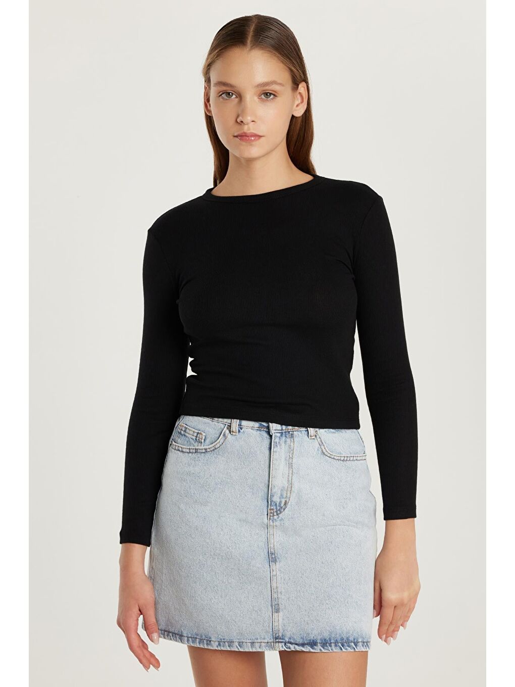 Kadın Modal Kumaş Slim Fit Dar Kesim Bisiklet Yaka Siyah Bluz-1