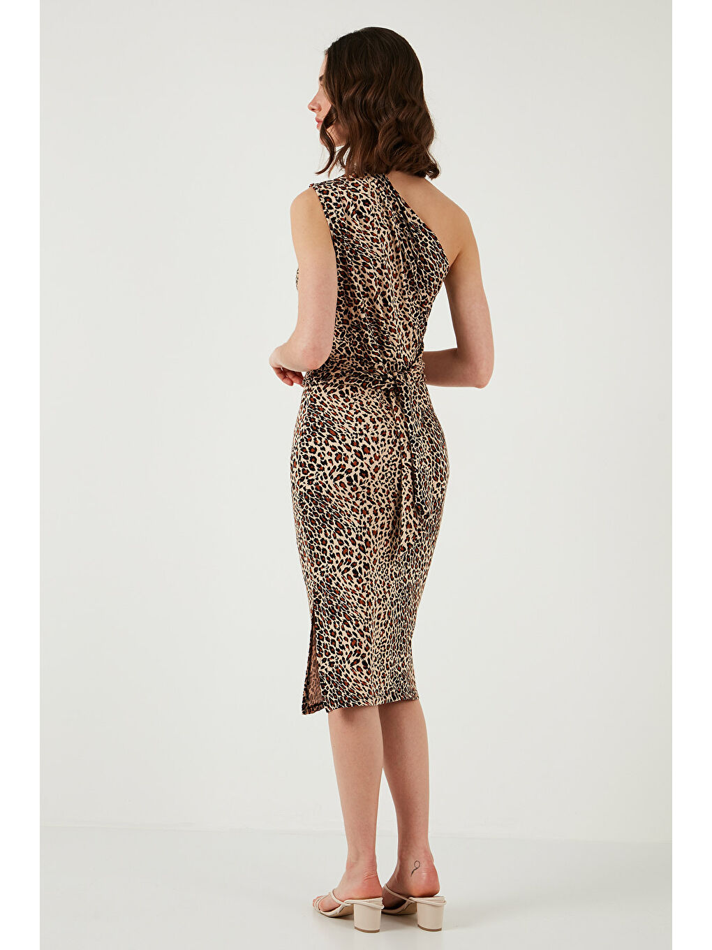 Kahverengi Slim Fit Tek Omuzlu Yırtmaçlı Bağlama Detaylı Midi Kadın Elbise 5866272-6