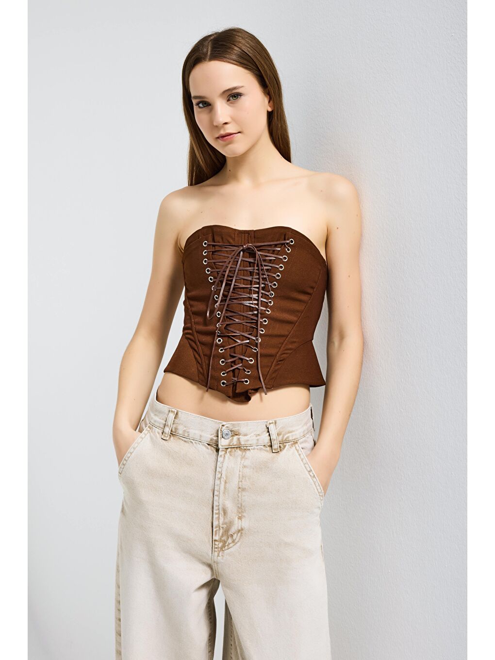 Kadın Kahverengi w5 Crop Kuş Gözü ve Bağcık Detaylı Straplez Özel Tasarım Büstiyer-3