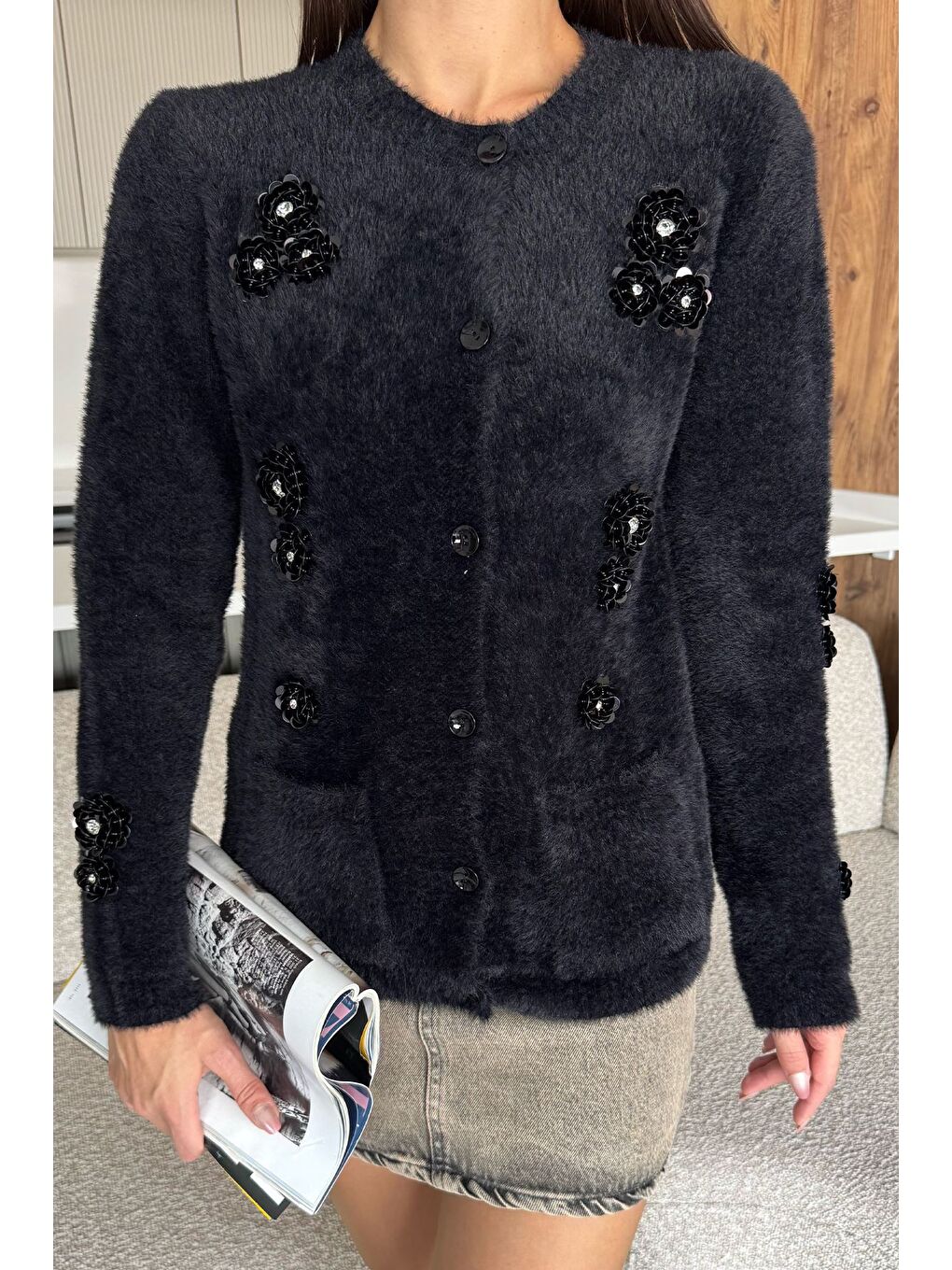 Siyah Kadın Pul İşlemeli Yumoş İplik Triko Ceket-2