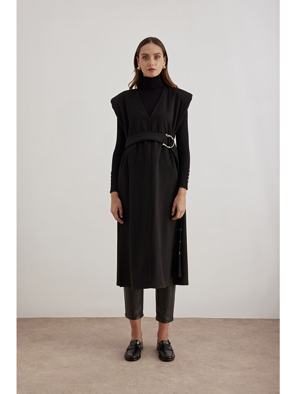 Siyah 18183111 Kemer Detalı Kap-1