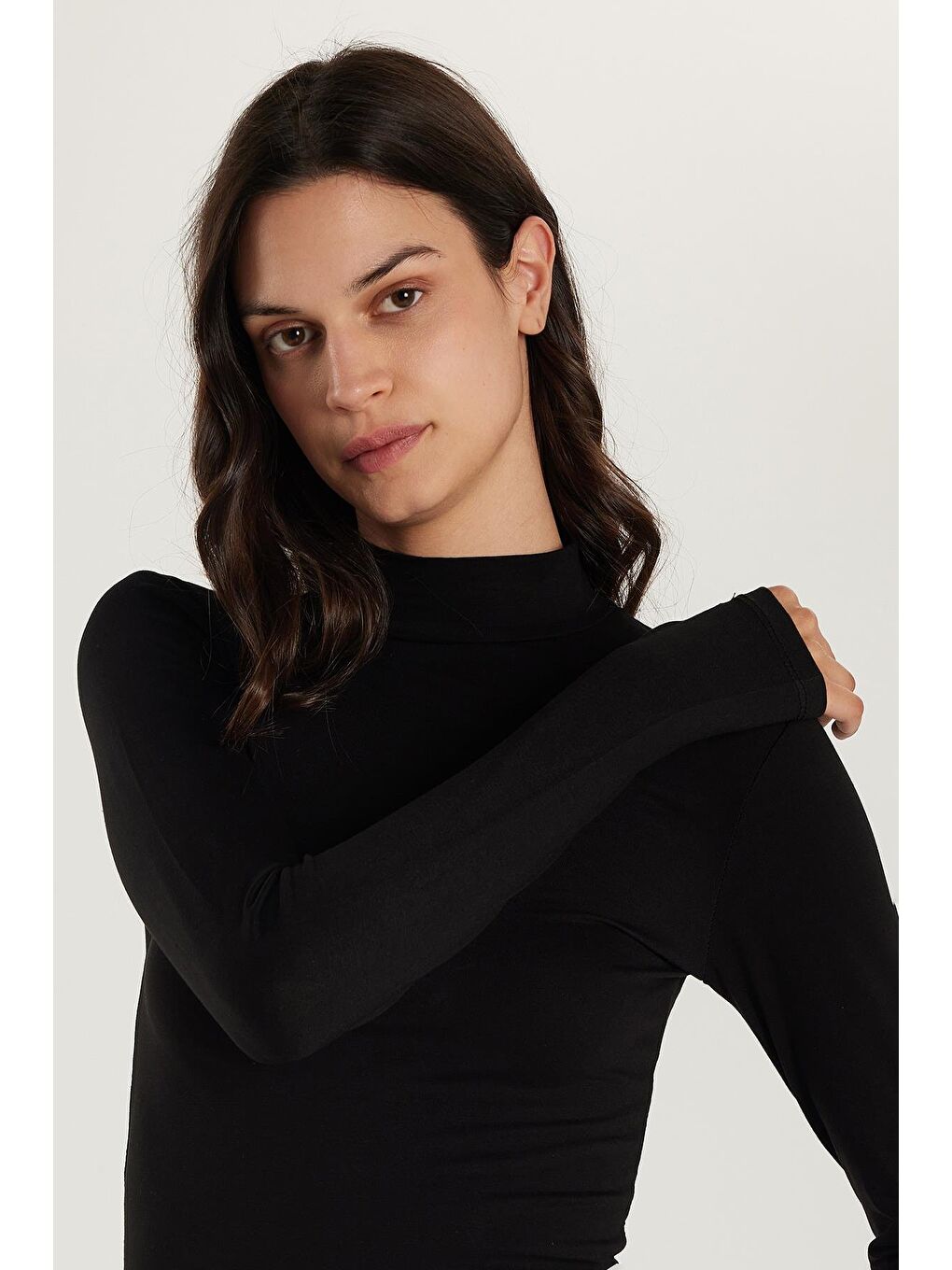 Kadın Regular Fit Klasik Kesim Viskon Kumaş Balıkçı Yaka Siyah Bluz-1