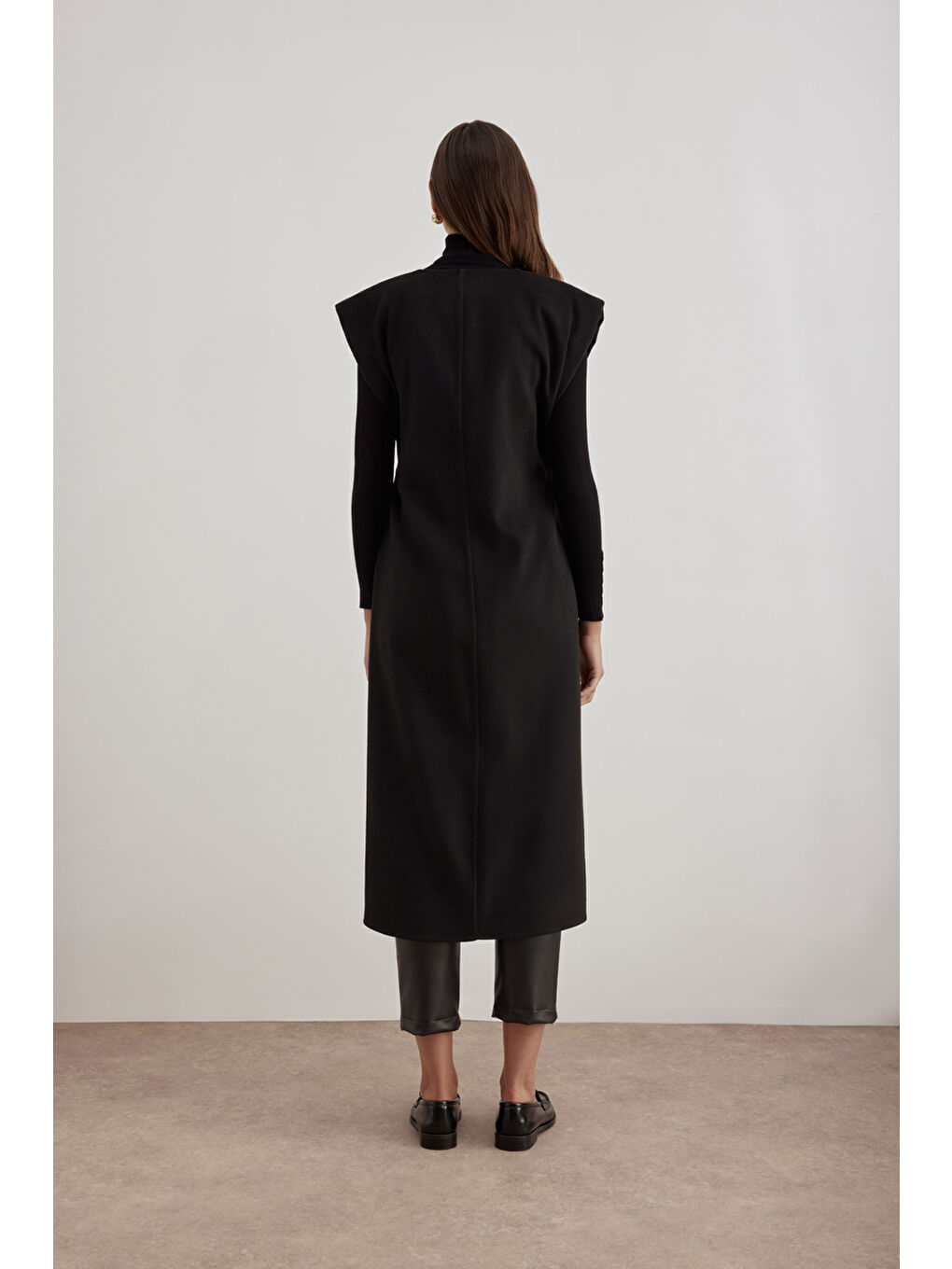 Siyah 18183111 Kemer Detalı Kap-4