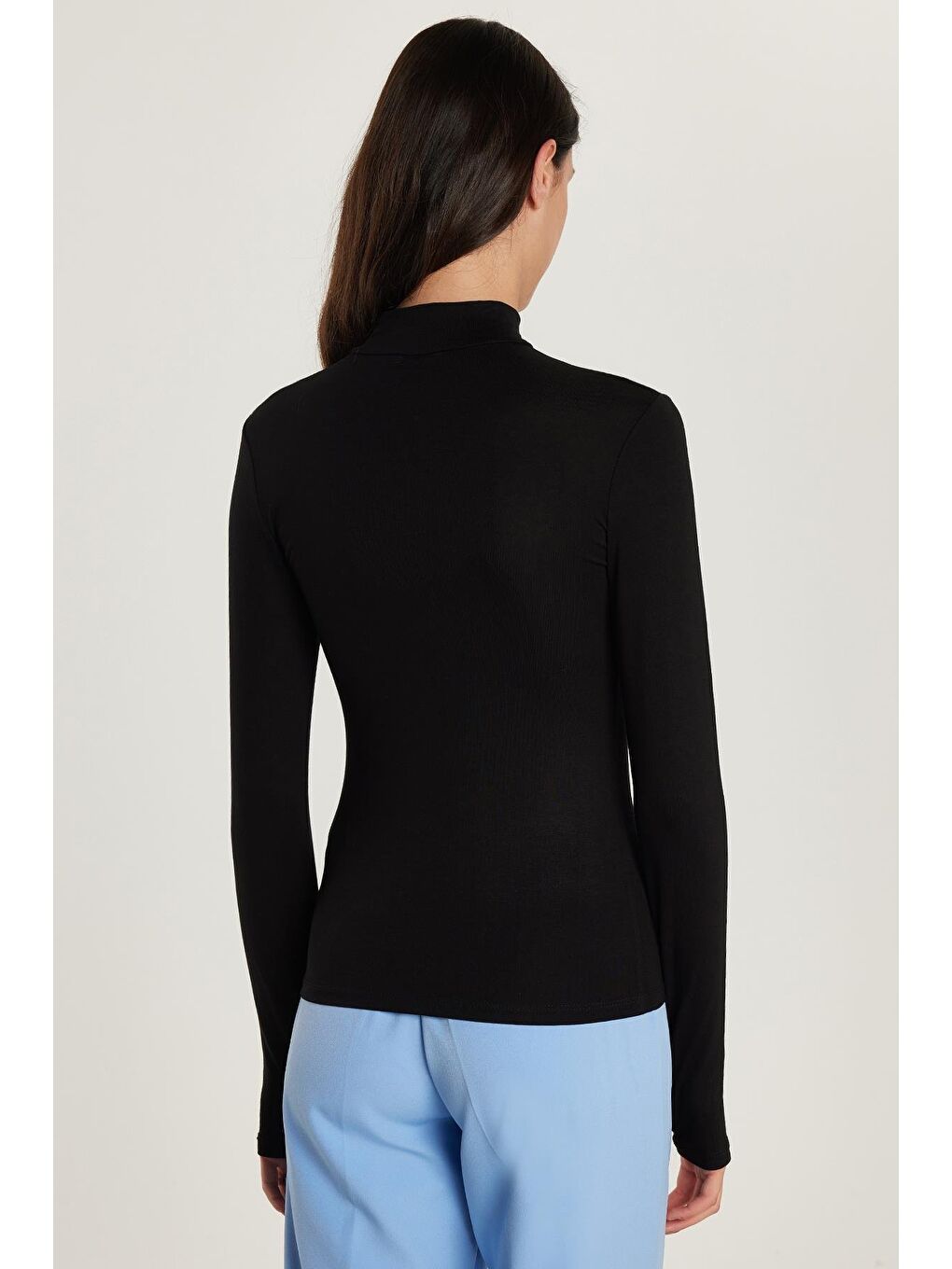 Kadın Regular Fit Klasik Kesim Viskon Kumaş Balıkçı Yaka Siyah Bluz-4