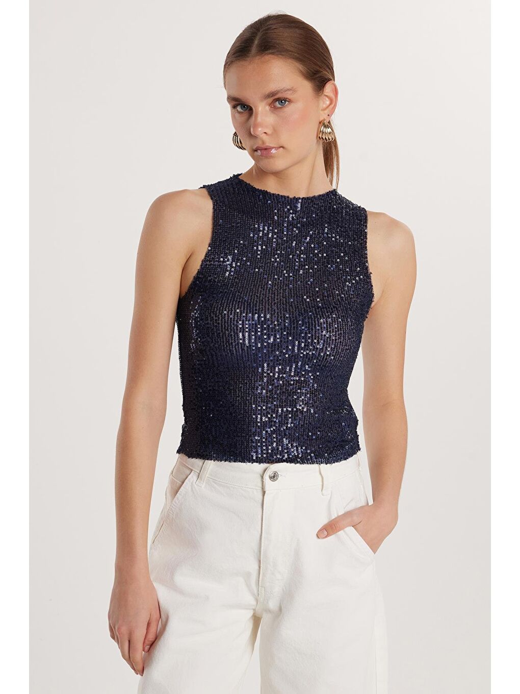 Kadın Slim Fit Dar Kesim Sıfır Kol Payetli Halter Yaka Lacivert Bluz-1
