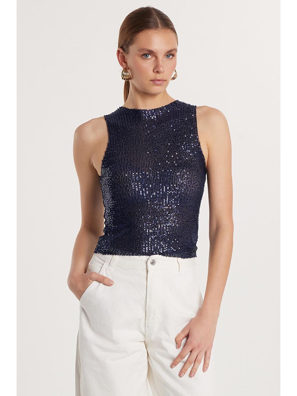 Kadın Slim Fit Dar Kesim Sıfır Kol Payetli Halter Yaka Lacivert Bluz-3