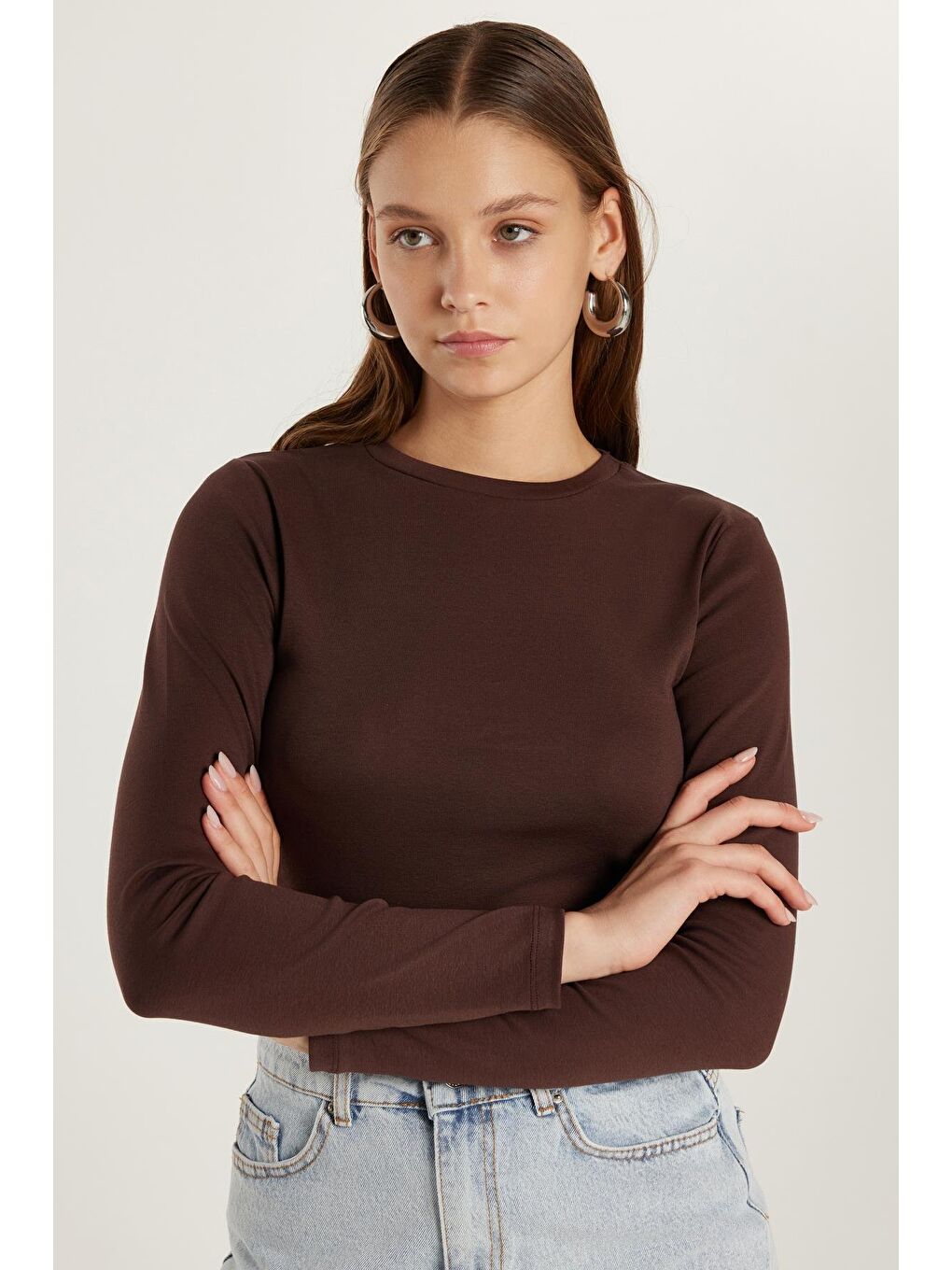 Kadın Slim Fit Dar Kesim Bisiklet Yaka Kahverengi Bluz-1