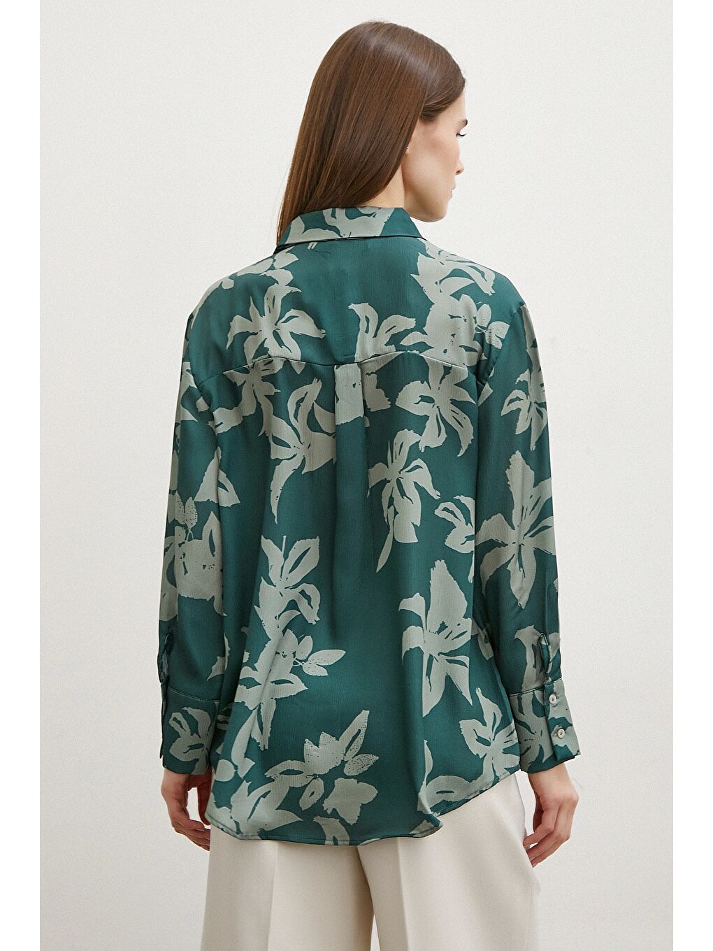 V Yaka Desenli Gofret Saten Gömlek Yeşil-1