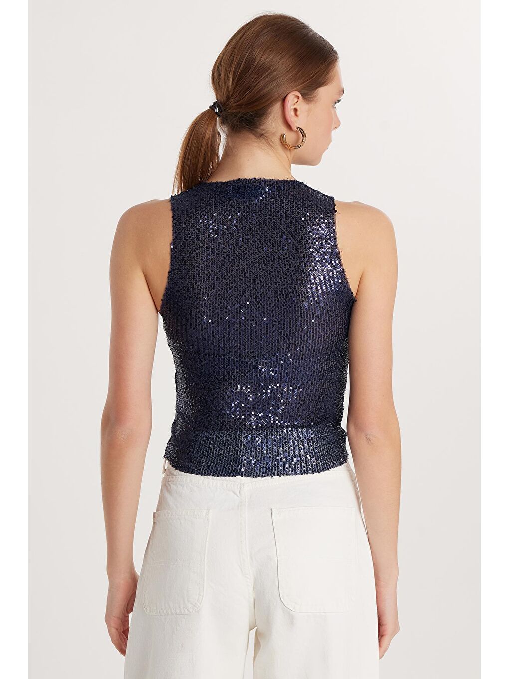 Kadın Slim Fit Dar Kesim Sıfır Kol Payetli Halter Yaka Lacivert Bluz-4