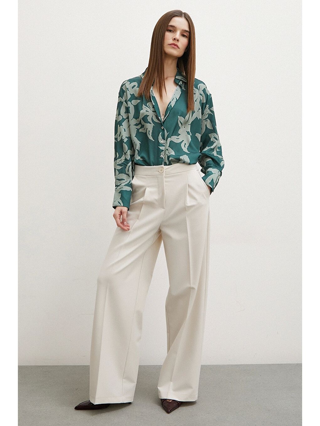 V Yaka Desenli Gofret Saten Gömlek Yeşil-2