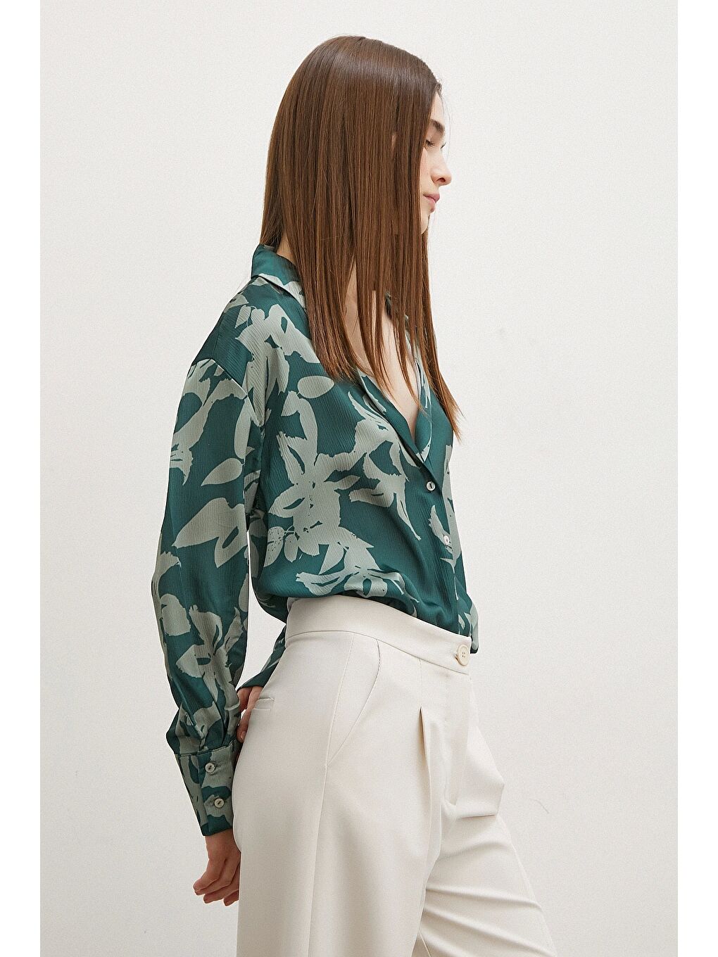 V Yaka Desenli Gofret Saten Gömlek Yeşil-4