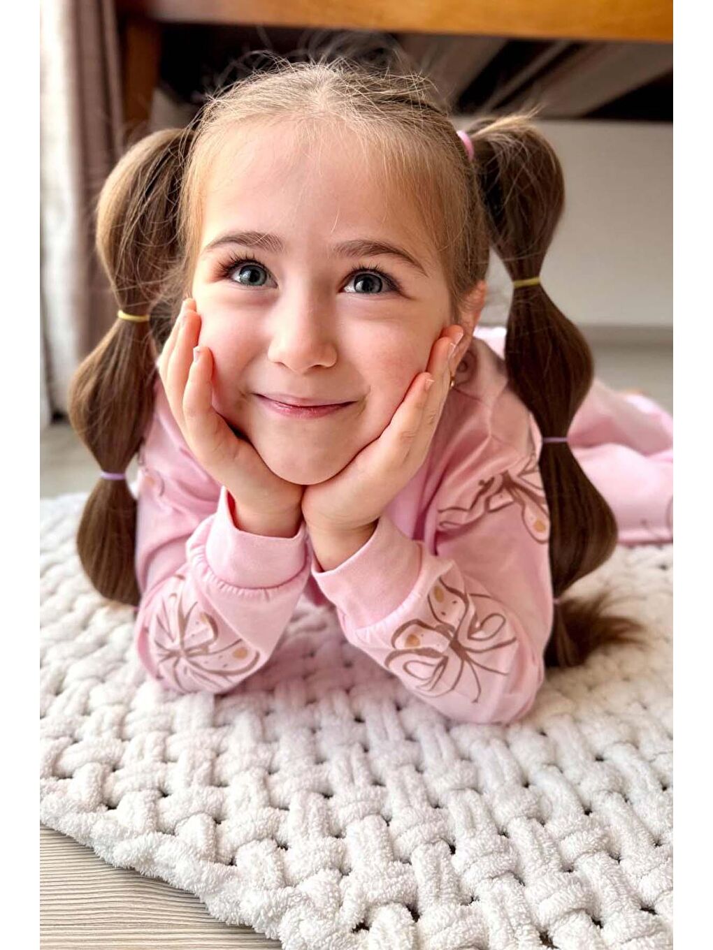 Kız Çocuk Bilekleri Manşetli Kelebek Desenli Pembe Pijama Takımı-1