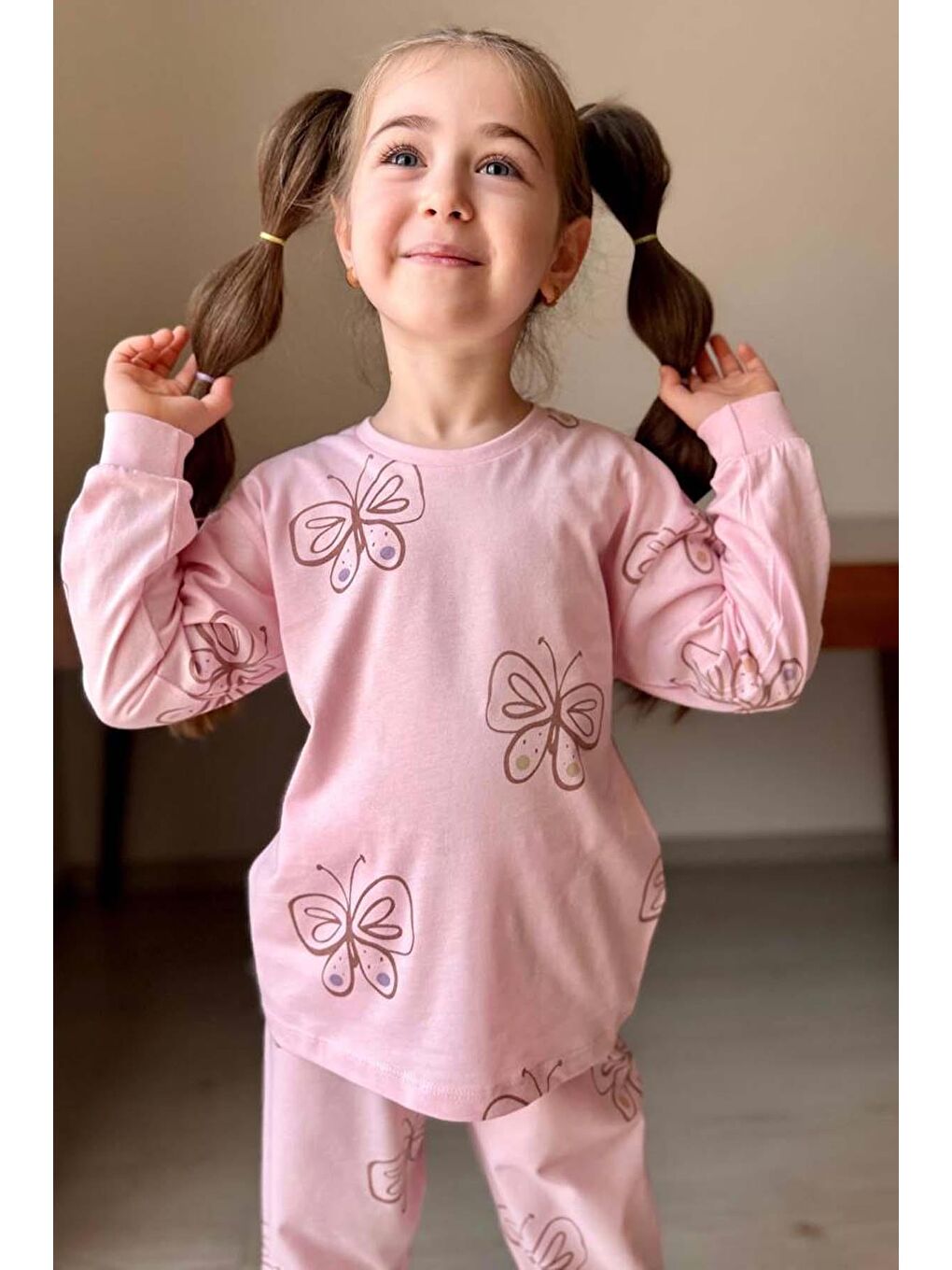 Kız Çocuk Bilekleri Manşetli Kelebek Desenli Pembe Pijama Takımı-3