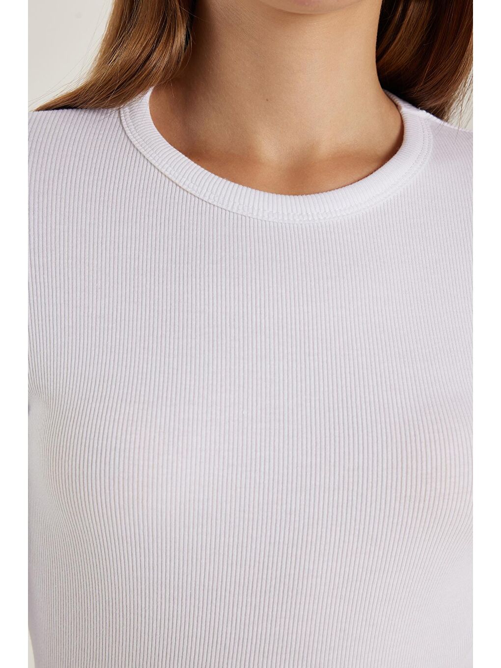 Kadın Modal Kumaş Slim Fit Dar Kesim Bisiklet Yaka Beyaz Bluz-2