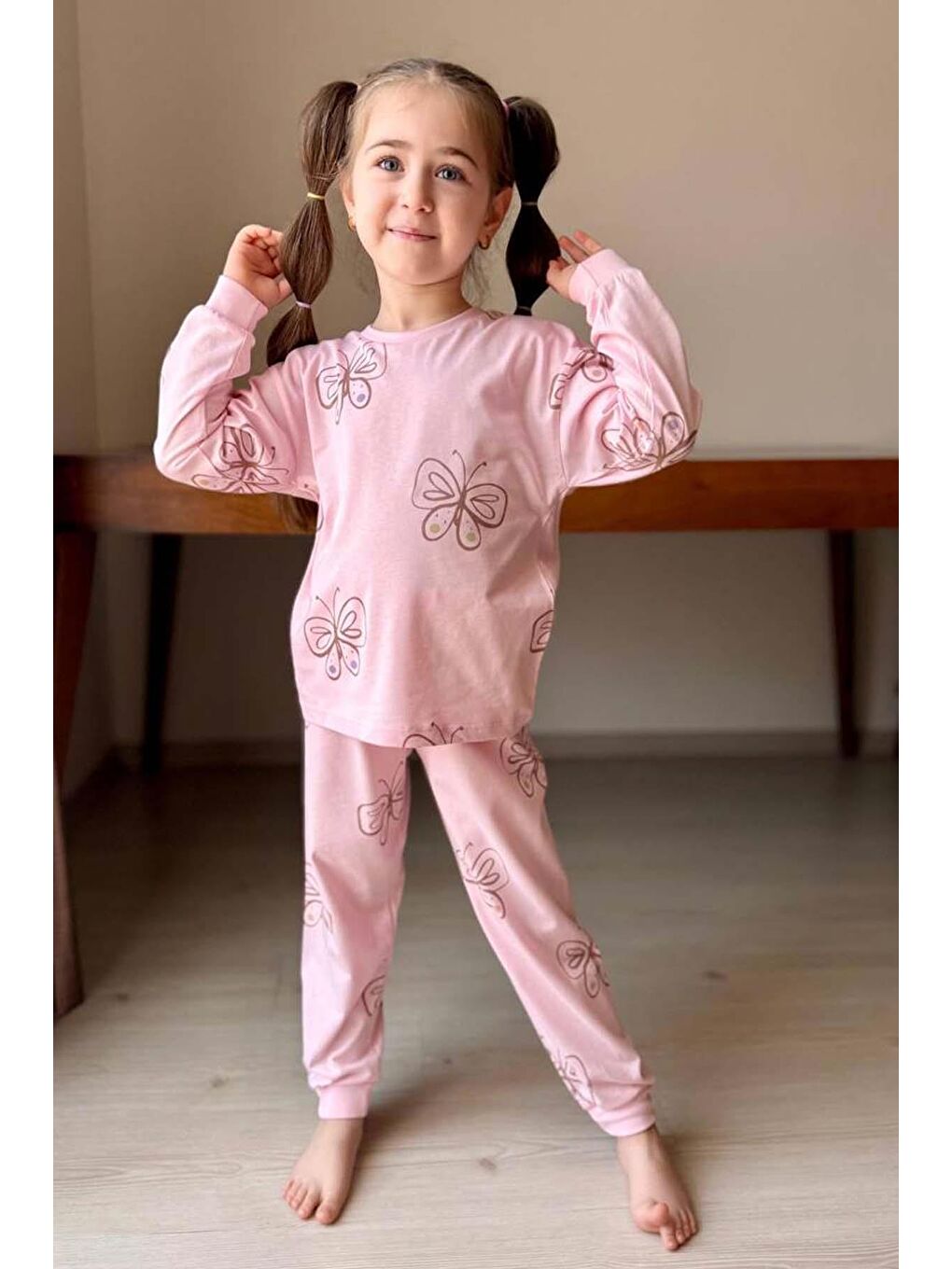 Kız Çocuk Bilekleri Manşetli Kelebek Desenli Pembe Pijama Takımı-4
