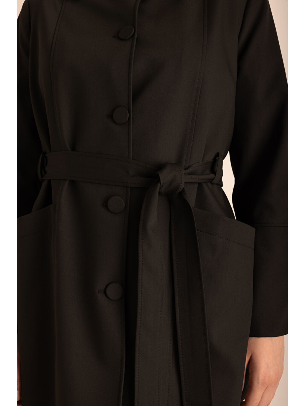 Siyah Kemerli Önden Düğmeli Dokuma Kap-3