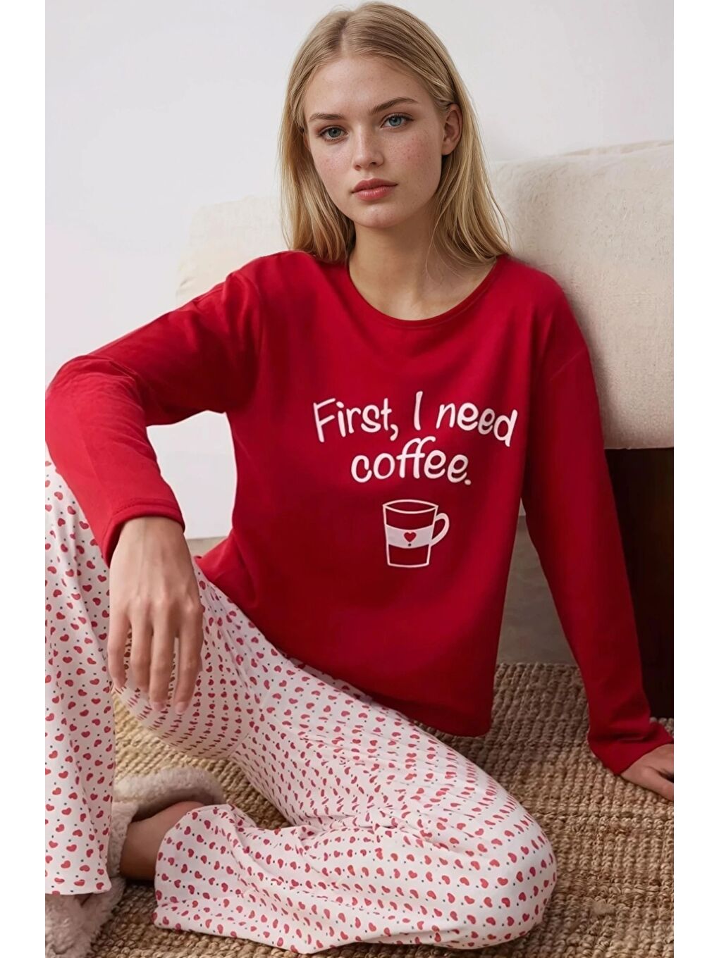 Kırmızı First I Need Coffee Baskılı Kalpli Pijama Takım