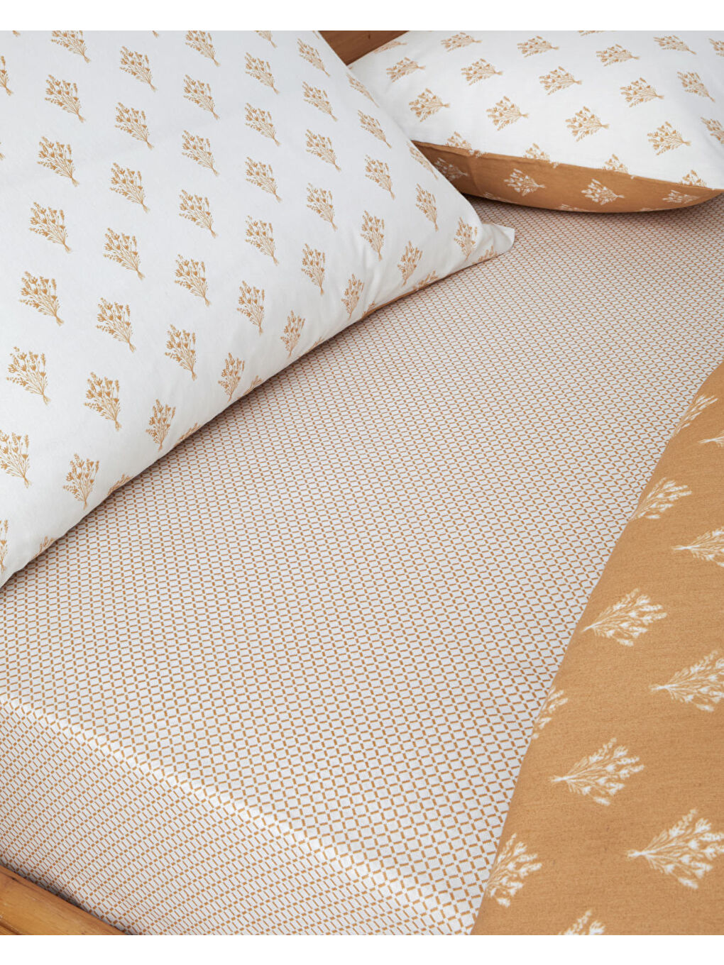 Sarı Petal Bouquet Kolay Ütülenir Çarşaflı Çift Kişilik Nevresim Takımı 200x220 cm Hardal-4