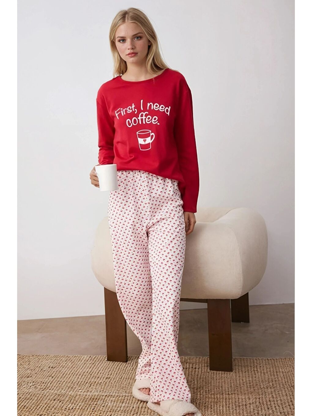 Kırmızı First I Need Coffee Baskılı Kalpli Pijama Takım-1
