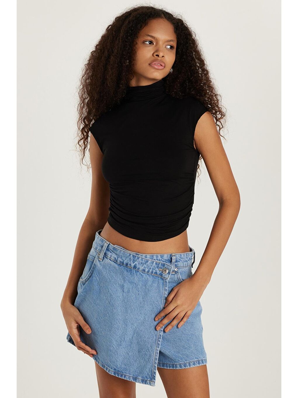 Kadın Regular Fit Sıfır Kol Siyah Bluz-3