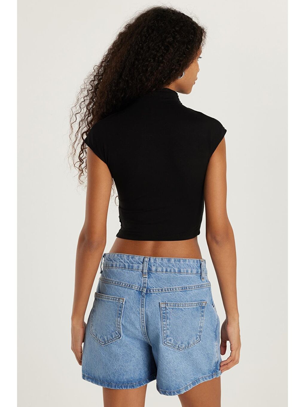 Kadın Regular Fit Sıfır Kol Siyah Bluz-4