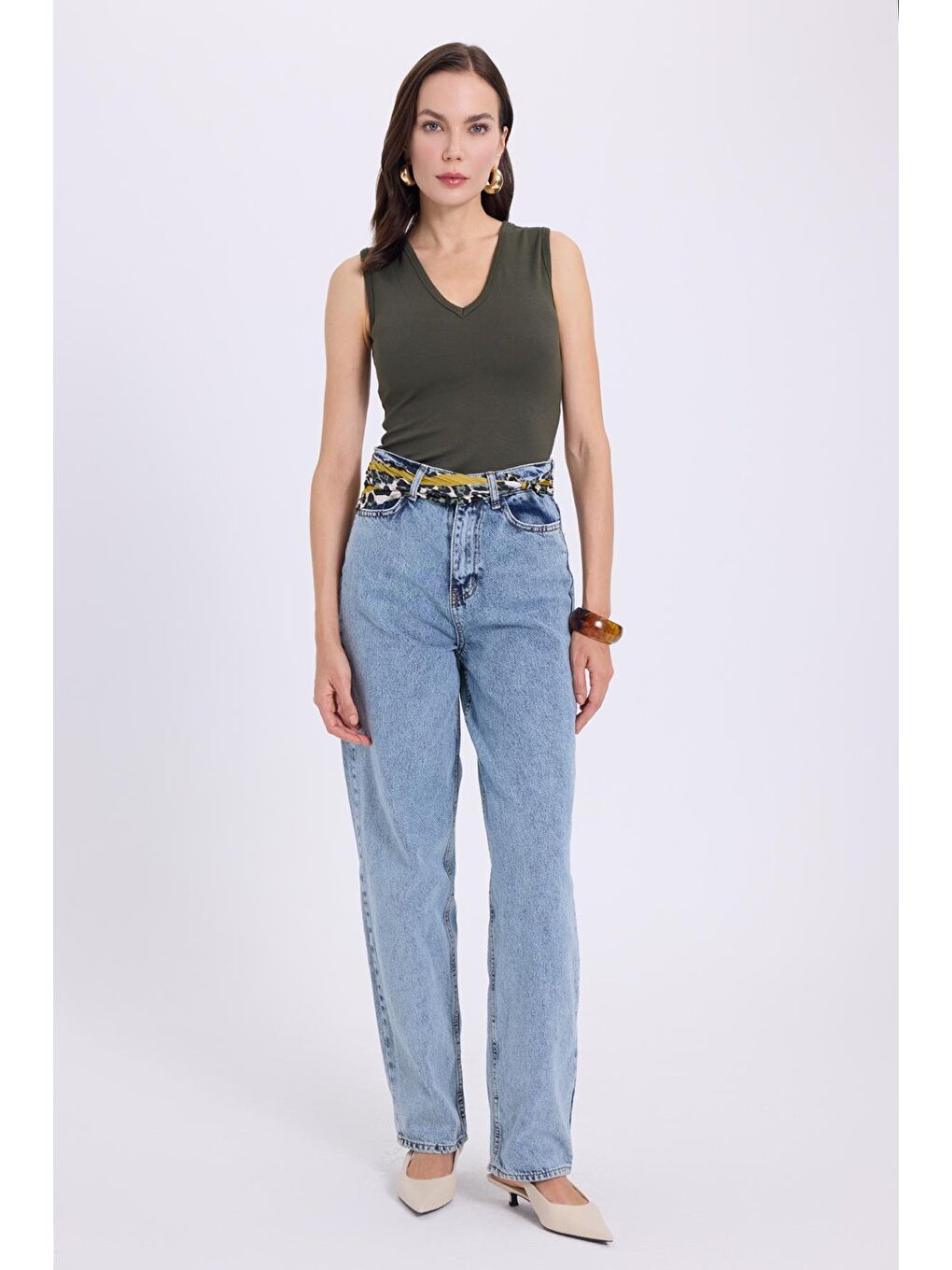 Kadın Slim Fit Dar Kesim V Yaka Sıfır Kol Pamuklu Ribanalı Haki Bluz-3