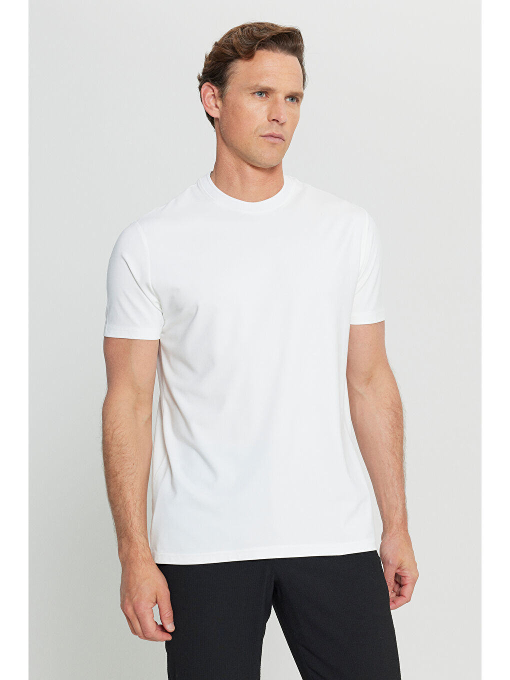 Erkek Beyaz 360 Her Yöne Esneyen Dar Kesim Bisiklet Yaka Tişört