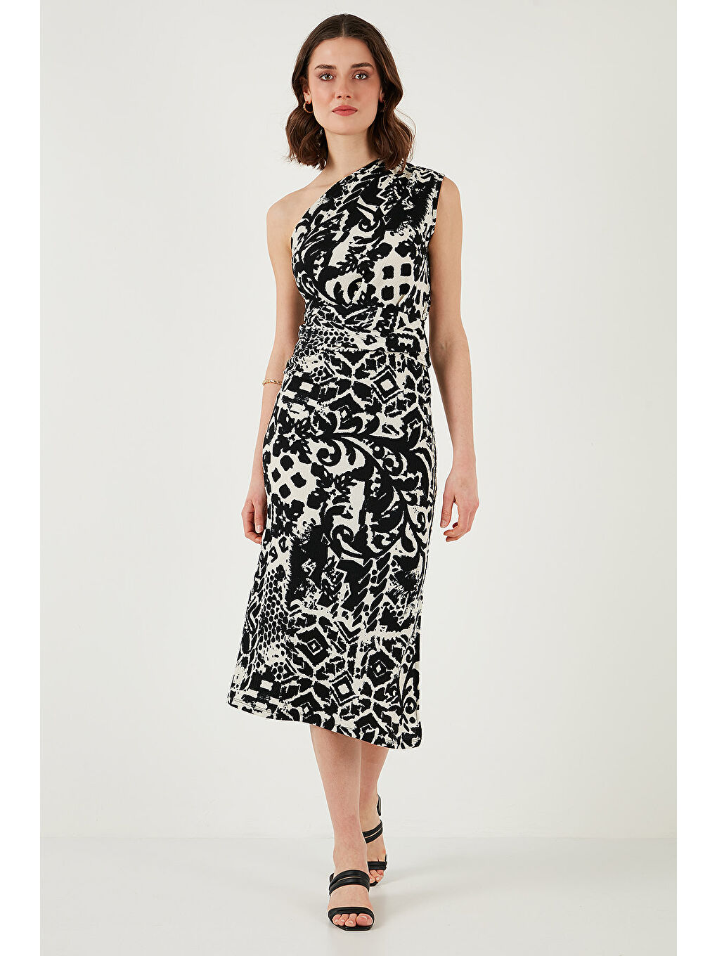 Siyah Desenli Slim Fit Yırtmaçlı Midi Boy Tek Omuzlu Kadın Elbise 5866202-4