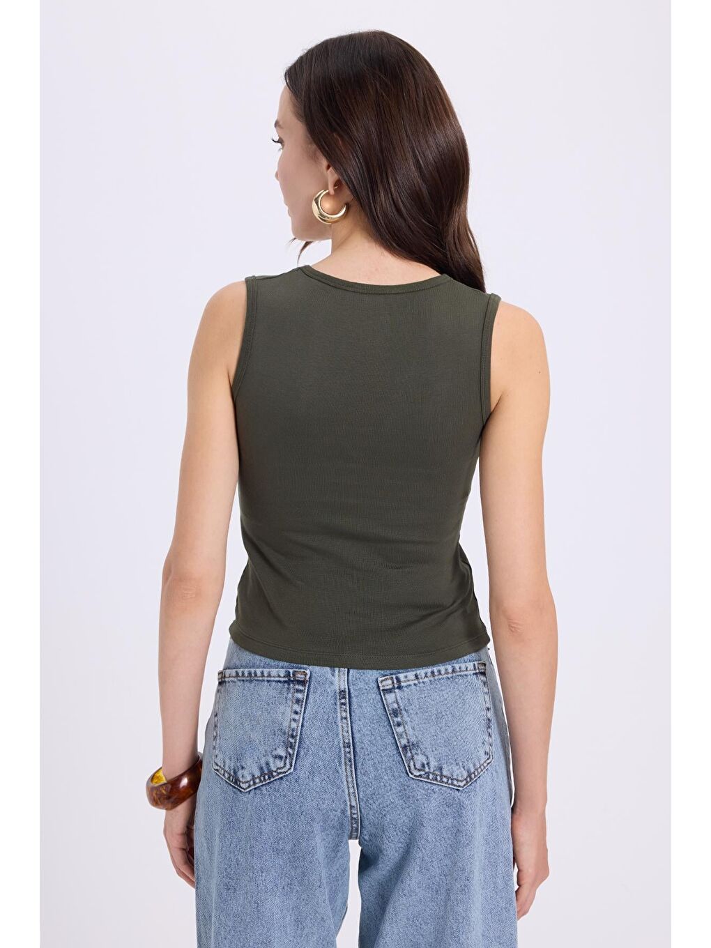 Kadın Slim Fit Dar Kesim V Yaka Sıfır Kol Pamuklu Ribanalı Haki Bluz-6