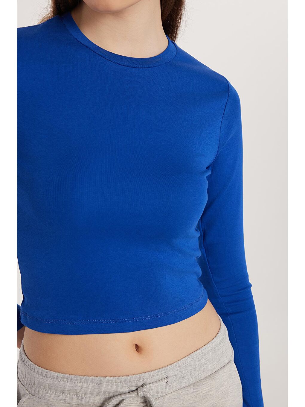 Kadın Slim Fit Pamuklu Uzun Kol Düz Bisiklet Yaka Mavi Bluz-1